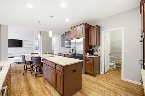 Kitchen - 635 Slate Run, Elgin, IL 60124 photo 4 of 6