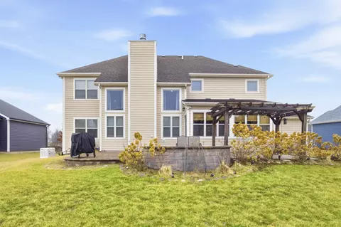 Exterior - 635 Slate Run, Elgin, IL 60124 photo 4 of 5
