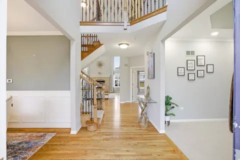 Entry Way - 635 Slate Run, Elgin, IL 60124 photo 1 of 3