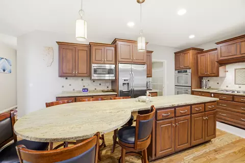 Kitchen - 635 Slate Run, Elgin, IL 60124 photo 2 of 6