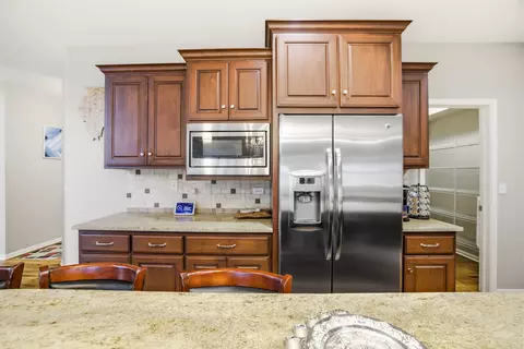 Kitchen - 635 Slate Run, Elgin, IL 60124 photo 6 of 6