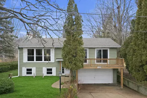 4519 W Shore Dr, Wonder Lake, IL 60097