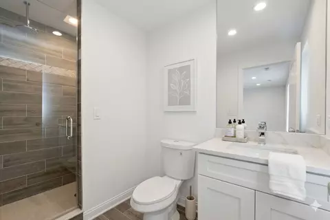 Bath - 15243 7th Ave, Phoenix, IL 60426 photo 9 of 13