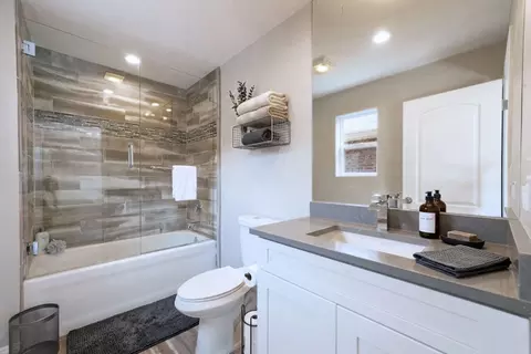 Bath - 15243 7th Ave, Phoenix, IL 60426 photo 11 of 13