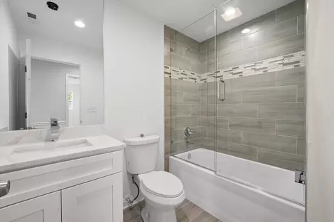Bath - 15243 7th Ave, Phoenix, IL 60426 photo 6 of 13