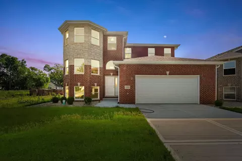 15243 7th Ave, Phoenix, IL 60426