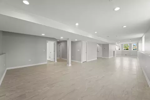 Living - 15243 7th Ave, Phoenix, IL 60426 photo 10 of 10