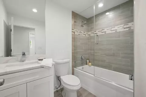 Bath - 15243 7th Ave, Phoenix, IL 60426 photo 7 of 13