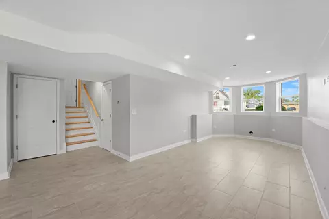 Living - 15243 7th Ave, Phoenix, IL 60426 photo 8 of 10