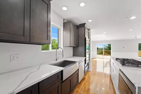 Kitchen - 15243 7th Ave, Phoenix, IL 60426 photo 5 of 5