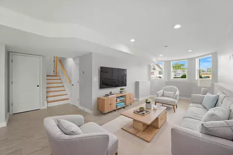 Living - 15243 7th Ave, Phoenix, IL 60426 photo 7 of 10