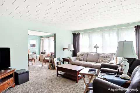 Living - 814 N River Rd, Mchenry, IL 60051 photo 1 of 2