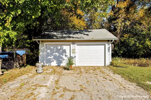 Exterior - 814 N River Rd, Mchenry, IL 60051 photo 5 of 7