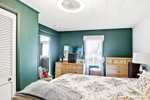 Bedroom - 814 N River Rd, Mchenry, IL 60051 photo 3 of 7
