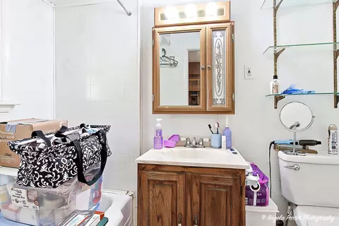 Bath - 814 N River Rd, Mchenry, IL 60051 photo 2 of 3