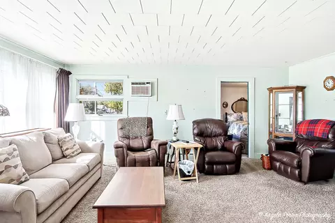 Living - 814 N River Rd, Mchenry, IL 60051 photo 2 of 2