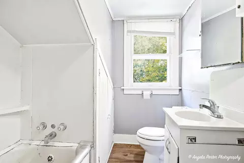 Bath - 814 N River Rd, Mchenry, IL 60051 photo 3 of 3