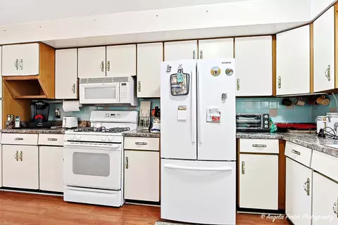 Kitchen - 814 N River Rd, Mchenry, IL 60051 photo 2 of 5