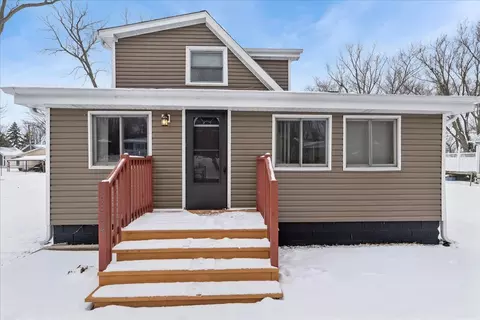 39224 Willow Ln, Antioch, IL 60002