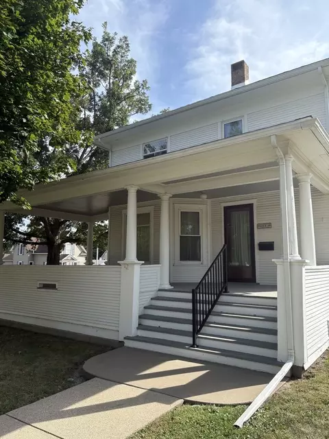 401 10th St, Dewitt, IA 52742