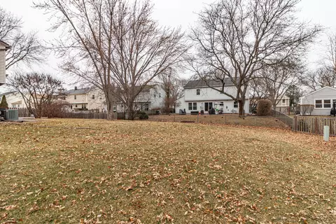Exterior - 1265 Devonshire Rd, Buffalo Grove, IL 60089 photo 8 of 10