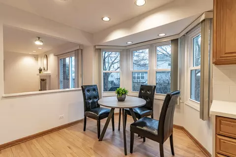 Dining - 1265 Devonshire Rd, Buffalo Grove, IL 60089 photo 4 of 4