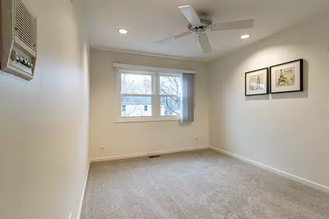 Bedroom - 1265 Devonshire Rd, Buffalo Grove, IL 60089 photo 4 of 6