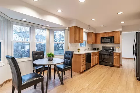Kitchen - 1265 Devonshire Rd, Buffalo Grove, IL 60089 photo 5 of 5