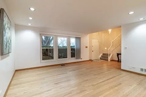 Living - 1265 Devonshire Rd, Buffalo Grove, IL 60089 photo 3 of 6