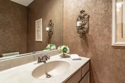 Bath - 1265 Devonshire Rd, Buffalo Grove, IL 60089 photo 1 of 4