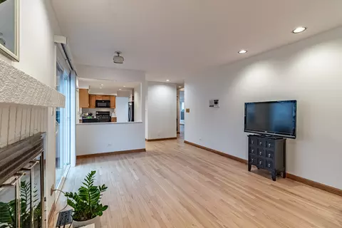 Living - 1265 Devonshire Rd, Buffalo Grove, IL 60089 photo 6 of 6