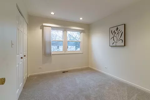 Bedroom - 1265 Devonshire Rd, Buffalo Grove, IL 60089 photo 3 of 6