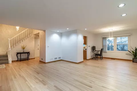 Living - 1265 Devonshire Rd, Buffalo Grove, IL 60089 photo 2 of 6