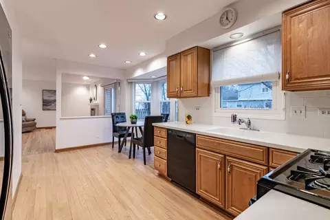 Kitchen - 1265 Devonshire Rd, Buffalo Grove, IL 60089 photo 1 of 5