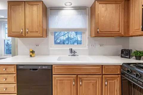 Kitchen - 1265 Devonshire Rd, Buffalo Grove, IL 60089 photo 2 of 5