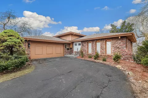 3518 S Manor Dr, Lansing, IL 60438
