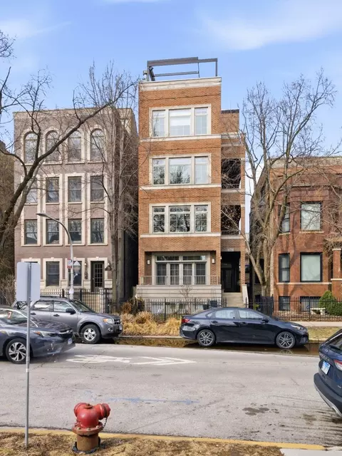664 W Aldine Ave #2, Chicago, IL 60657