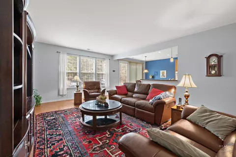 Living - Undisclosed, Elgin, IL 60124 photo 1 of 4