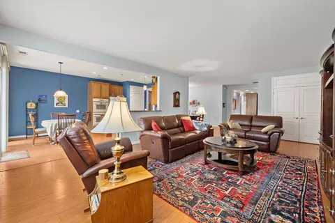 Living - Undisclosed, Elgin, IL 60124 photo 4 of 4