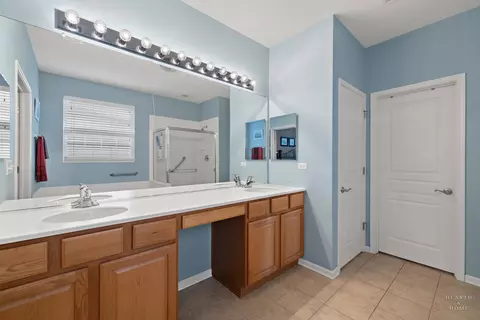 Bath - Undisclosed, Elgin, IL 60124 photo 2 of 3