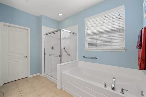 Bath - Undisclosed, Elgin, IL 60124 photo 3 of 3