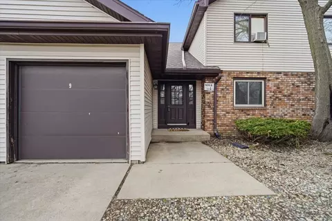 Exterior - 1600 Northbrook #B9, Normal, IL 61761 photo 2 of 5