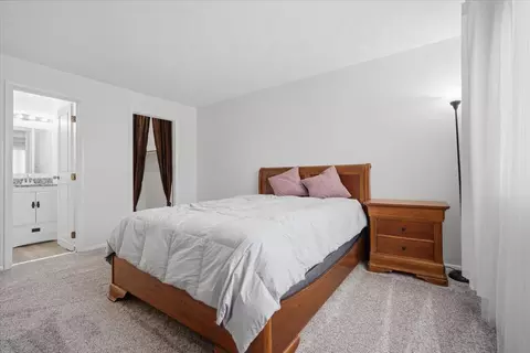 Bedroom - 1600 Northbrook #B9, Normal, IL 61761 photo 3 of 4