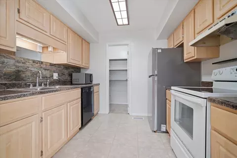 Kitchen - 1600 Northbrook #B9, Normal, IL 61761 photo 1 of 2