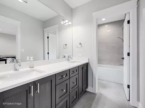 911 Echo Ln, Glenview, IL 60025 photo 29