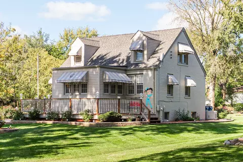 880 Bemis Rd, Glen Ellyn, IL 60137