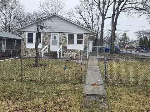 1514 Round Lake Dr, Round Lake Beach, IL 60073