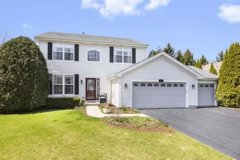 7017 Nathan Ln, Carpentersville, IL 60110
