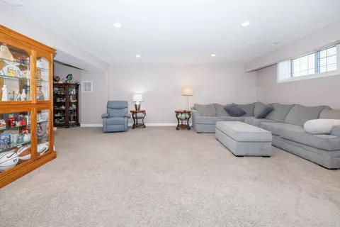 Living - 2709 Piney Run, Bloomington, IL 61705 photo 2 of 2