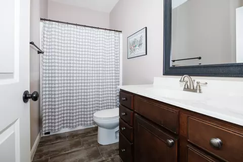 Bath - 2709 Piney Run, Bloomington, IL 61705 photo 4 of 5